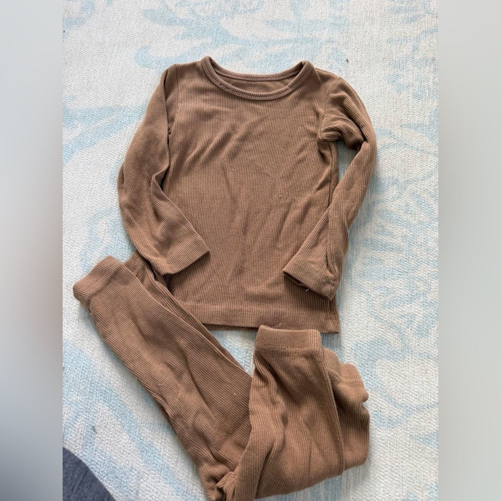 Kids Ribbed Pajama Set in Brown